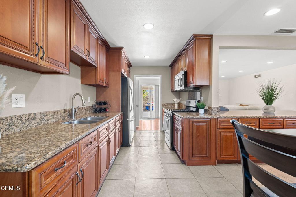 2820 Rock Street Simi Valley, CA 93065 - Photo 9 of 39