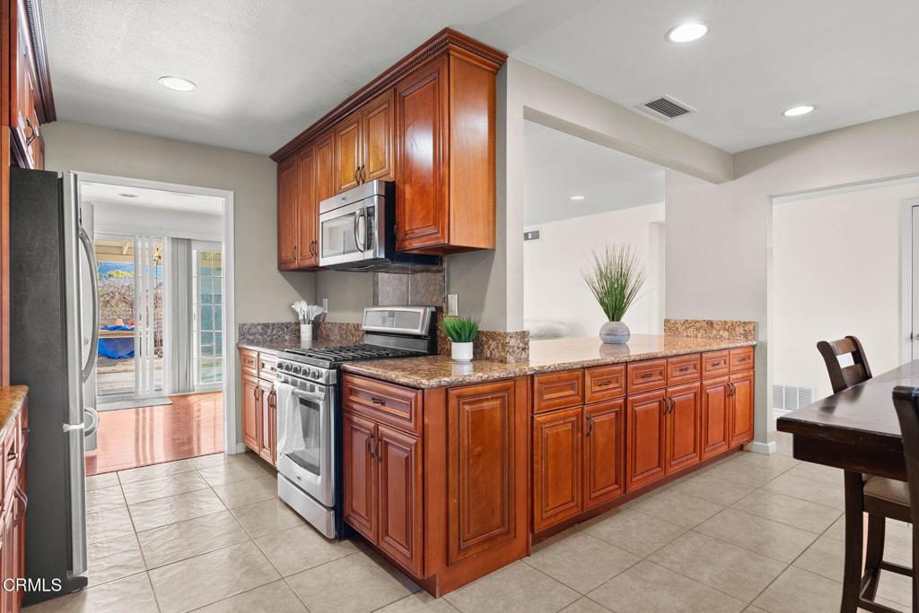 2820 Rock Street Simi Valley, CA 93065 - Photo 10 of 39