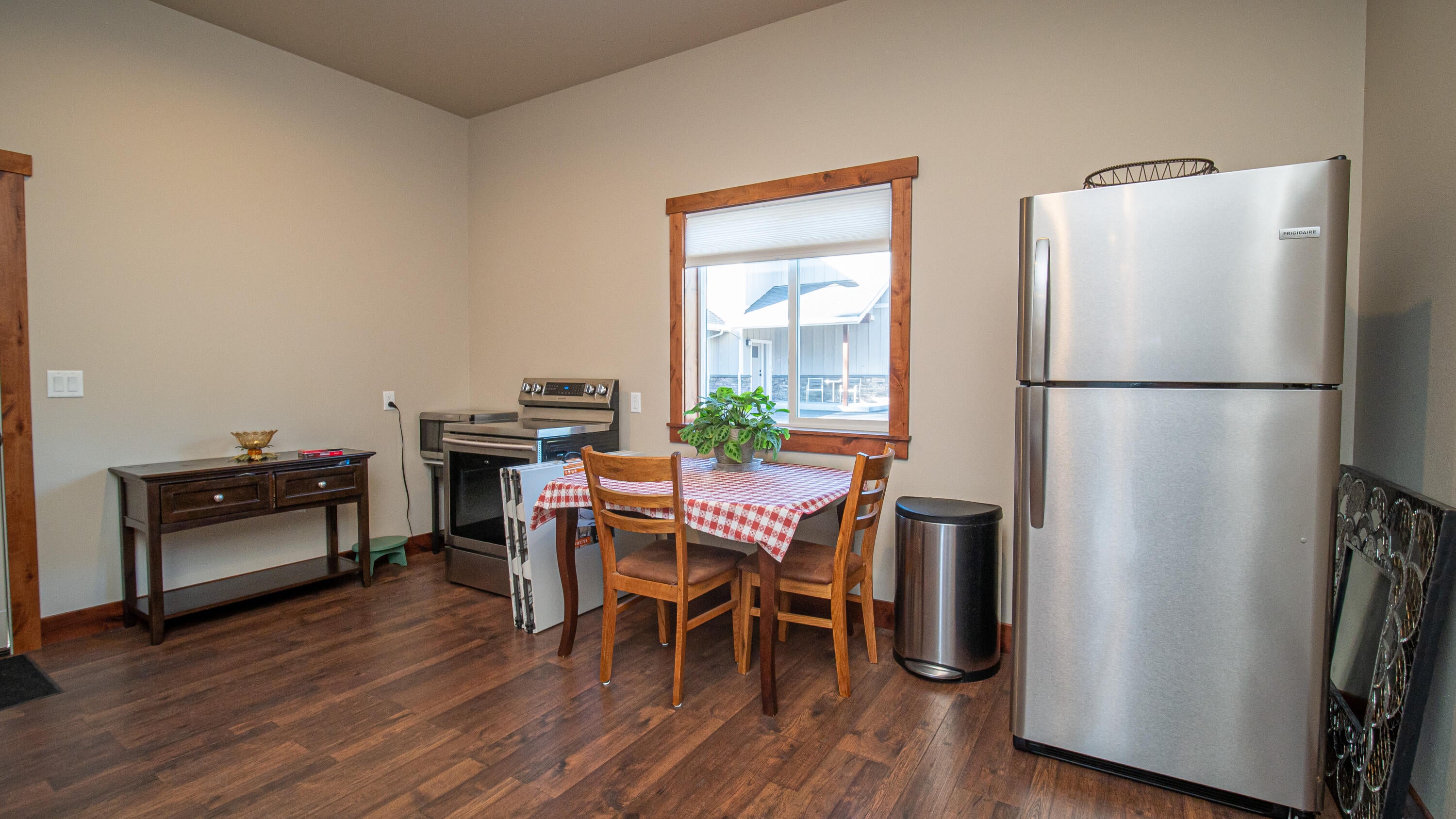 17201 Bakersfield Road Bend, OR 97707 - Photo 41 of 57 **No appliances are sold with the property in the office/shop**