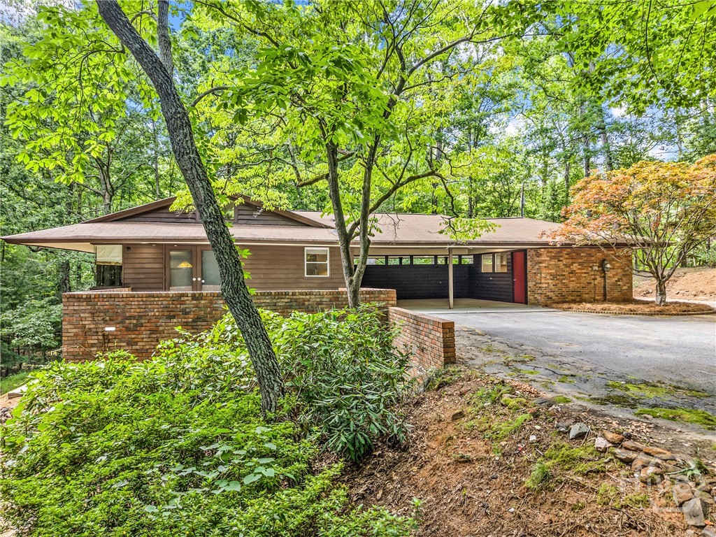 140 Inverness Road Athens, GA 30606 - Photo 5 of 55 Right Side Exterior and Carport