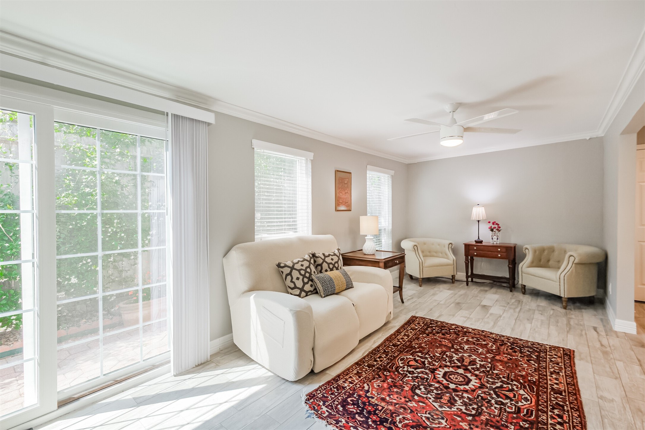 1007 Arrow Hill Road Houston, TX 77077 - Photo 19 of 48 This room is nice and bright as well!