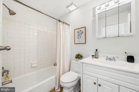 $525,000 | 328 Spruce Street, Unit 5, Philadelphia, PA 19106