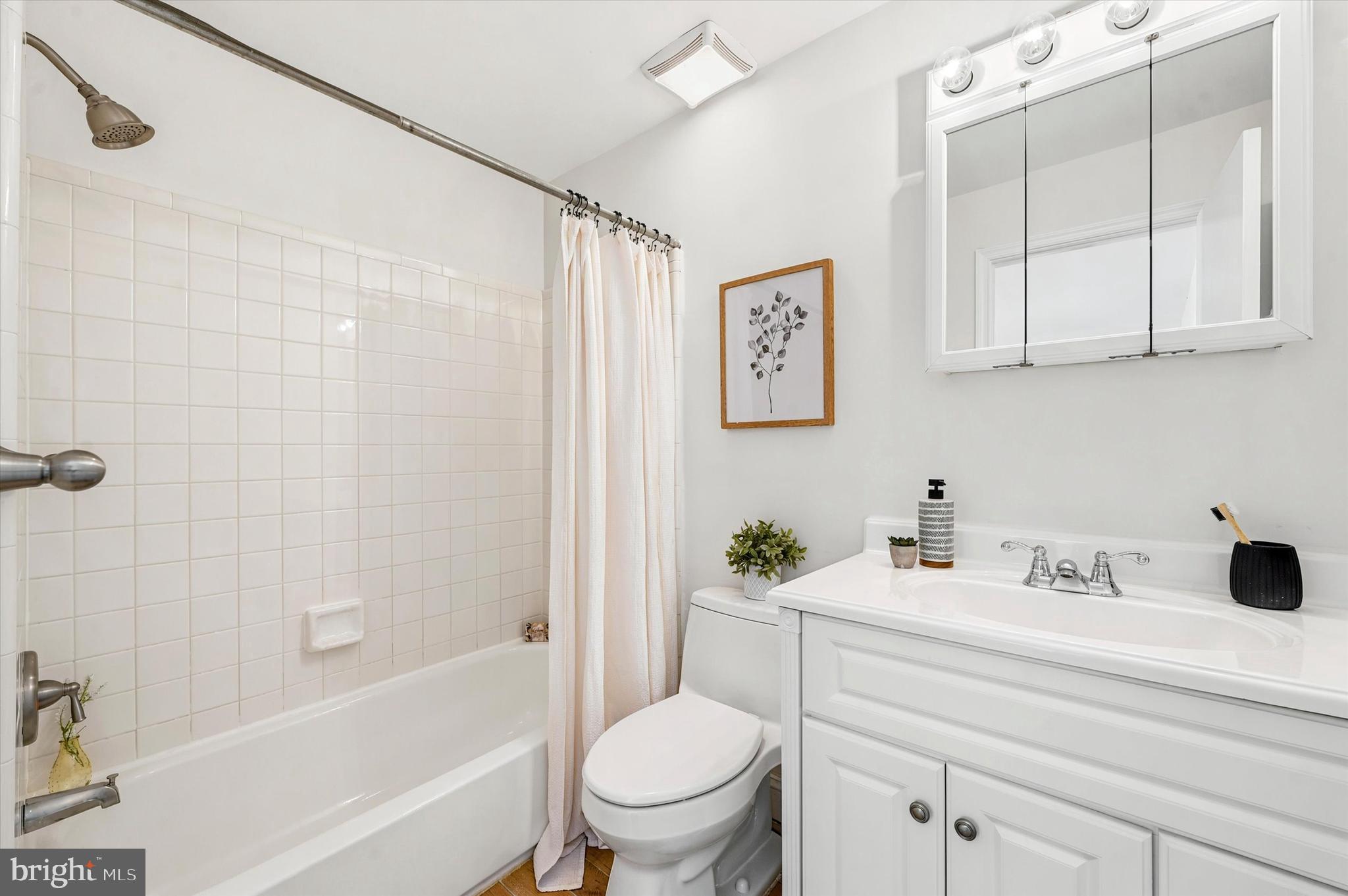 328 Spruce Street, Unit 5 Philadelphia, PA 19106 - Photo 15 of 26