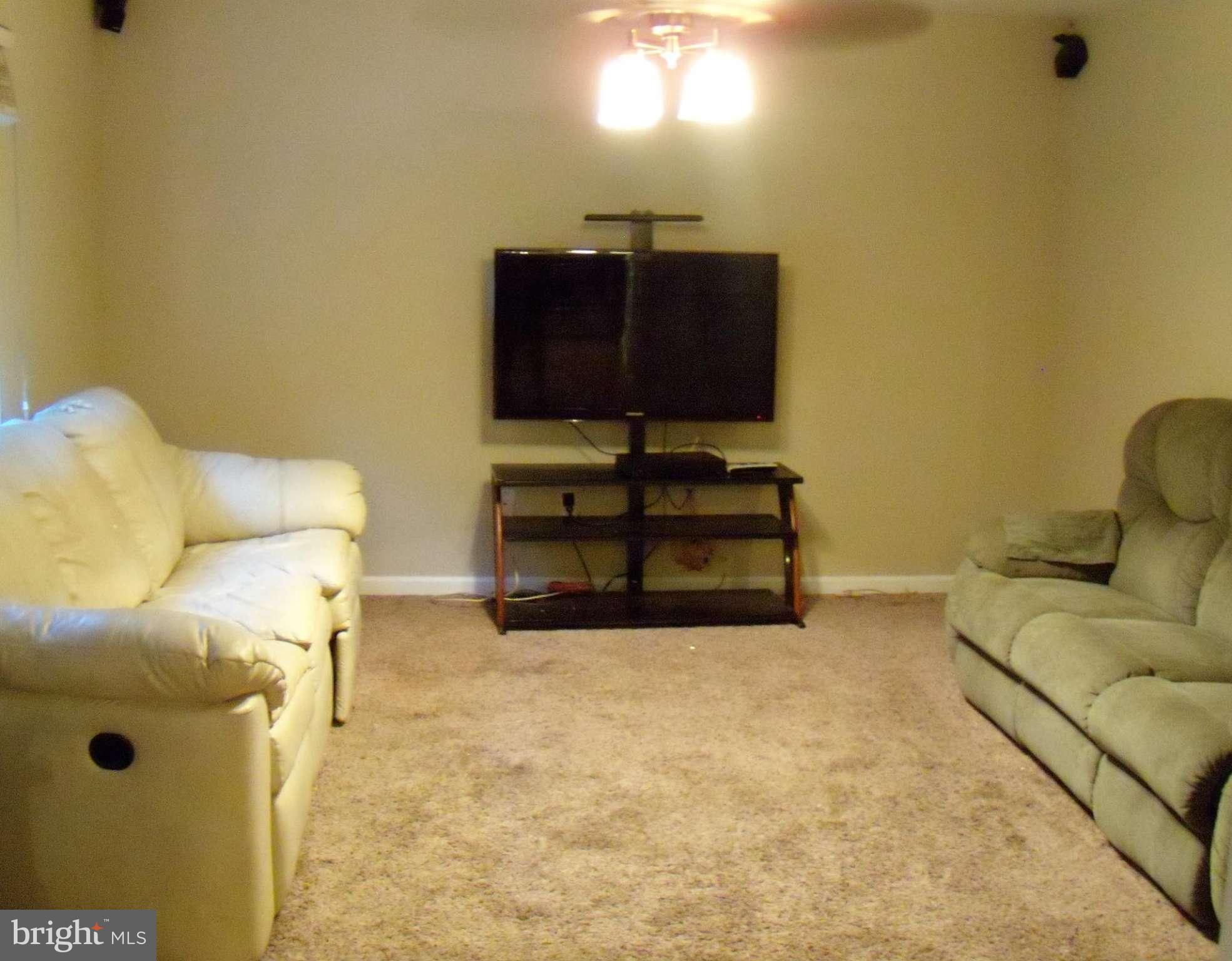 10032 Talley Road Spotsylvania, VA 22553 - Photo 7 of 15 Living Room