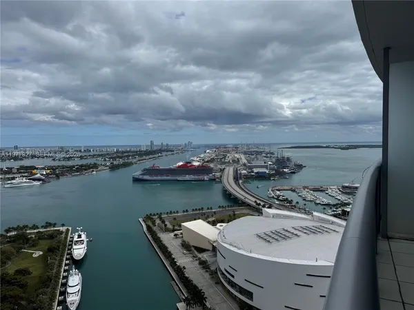 $595,000 | 888 Biscayne Boulevard, Unit 4011, Miami, FL 33132