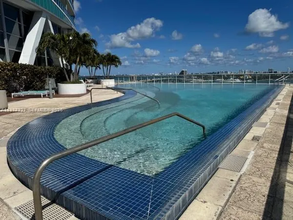 $595,000 | 888 Biscayne Boulevard, Unit 4011, Miami, FL 33132