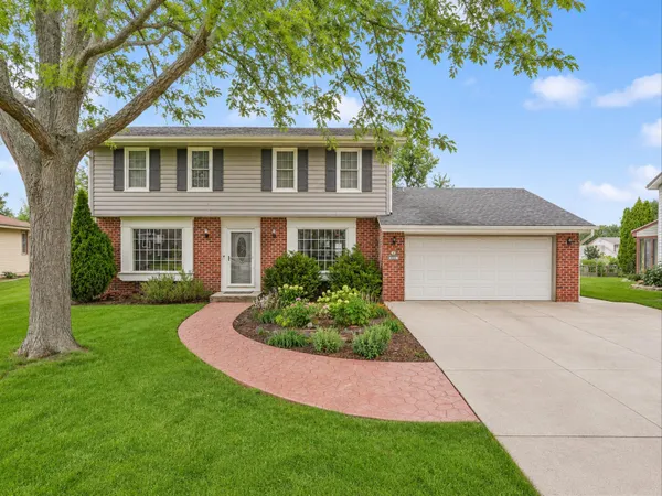 $514,900 | N78W15498 Old Gate Road, Menomonee Falls, WI 53051