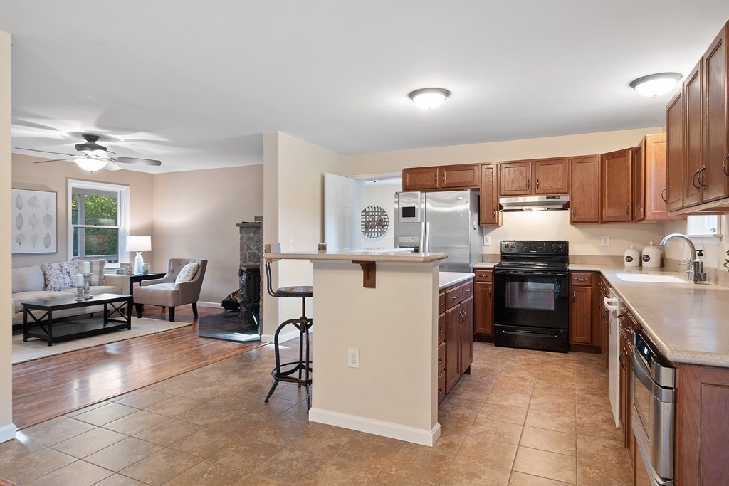 84 Sampson Road Bolton, MA 01740 - Photo 10 of 41