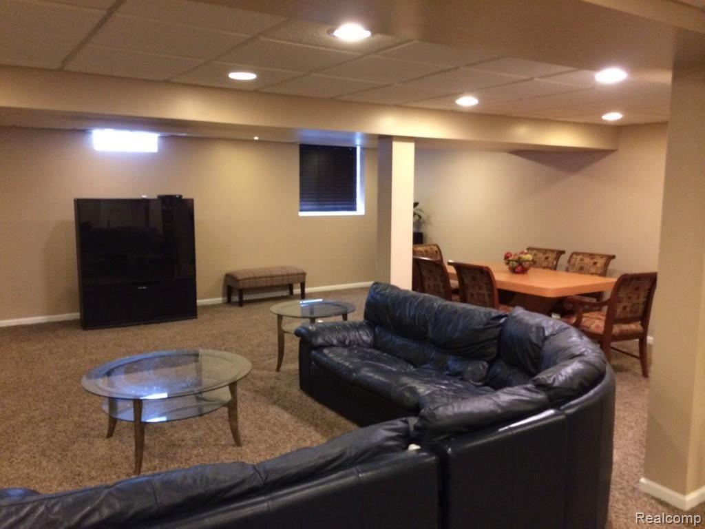 22250 Roxbury Drive Novi, MI 48374 - Photo 24 of 59 19.jpg