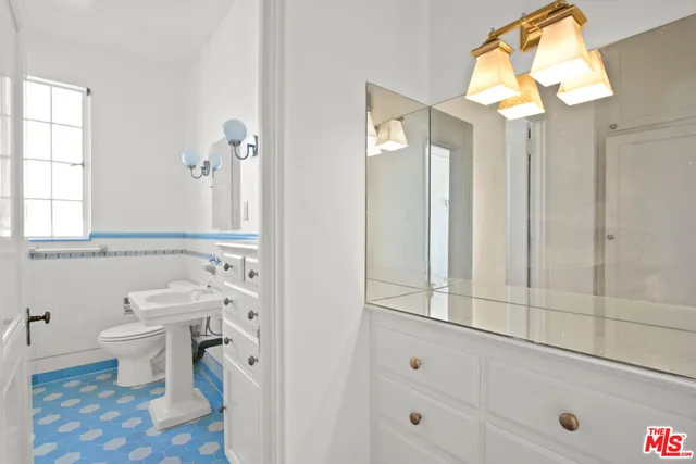 $7,650 | 450 North Rossmore Avenue, Los Angeles, CA 90004