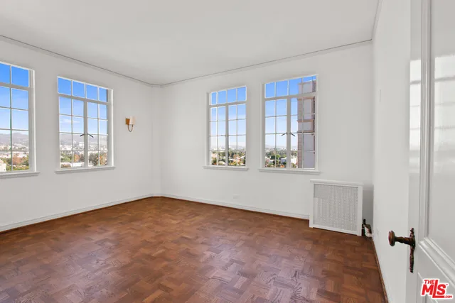 $7,650 | 450 North Rossmore Avenue, Los Angeles, CA 90004