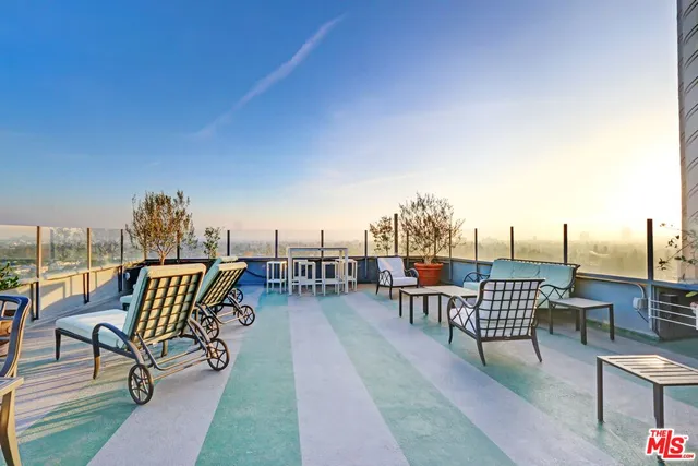 $7,650 | 450 North Rossmore Avenue, Los Angeles, CA 90004