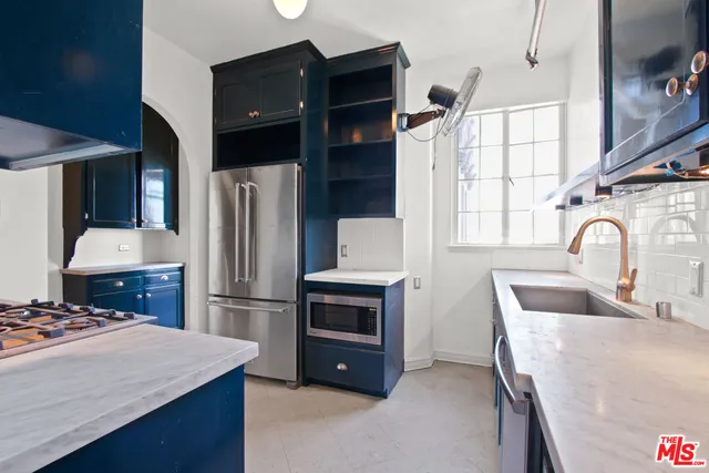 $7,650 | 450 North Rossmore Avenue, Los Angeles, CA 90004