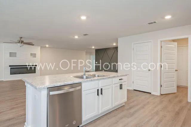 $2,500 | 6705 Sarah Ann Way, Laurel Hill, FL 32567