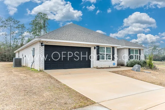 $2,500 | 6705 Sarah Ann Way, Laurel Hill, FL 32567