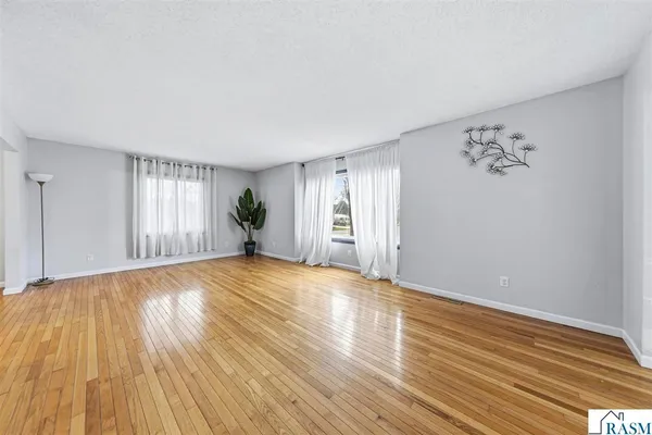 $399,900 | 229 Wadsworth Drive, Mankato, MN 56001