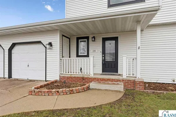 $399,900 | 229 Wadsworth Drive, Mankato, MN 56001