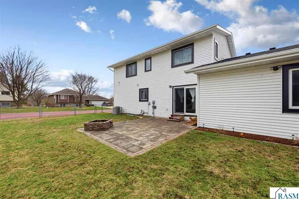 $399,900 | 229 Wadsworth Drive, Mankato, MN 56001