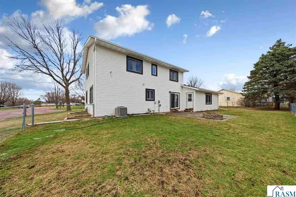 $399,900 | 229 Wadsworth Drive, Mankato, MN 56001