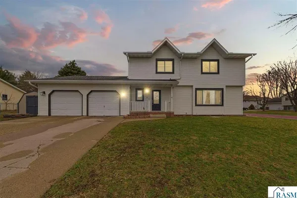 $399,900 | 229 Wadsworth Drive, Mankato, MN 56001