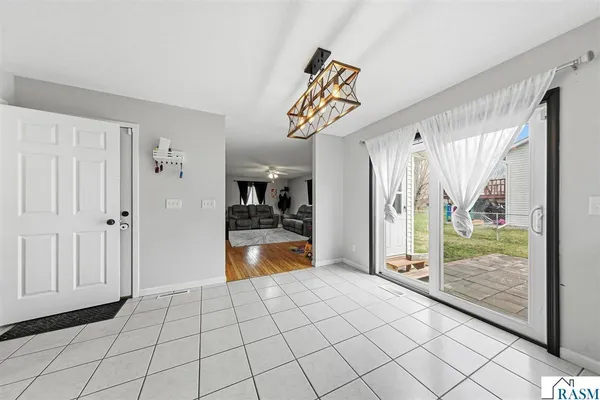 $399,900 | 229 Wadsworth Drive, Mankato, MN 56001