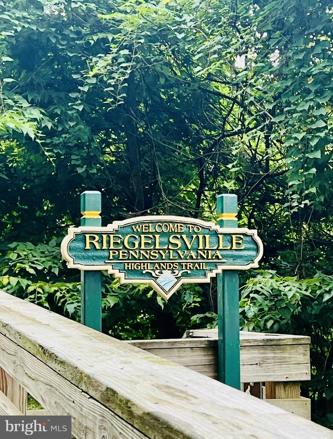 127 Sycamore Road Riegelsville, PA 18077 - Photo 31 of 34 a house view with a garden space