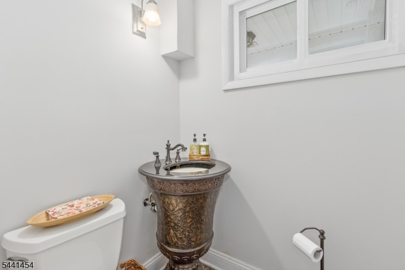 1179 Blazo Terrace Mountainside, NJ 07092 - Photo 4 of 41