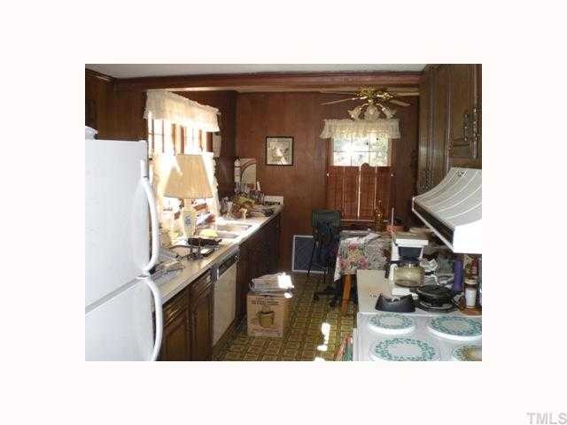 204 North Wilba Road Mebane, NC 27302 - Photo 6 of 10 Kitchen and Breakfast