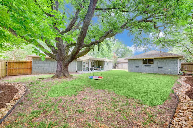 a view of a house with yard and tree s
