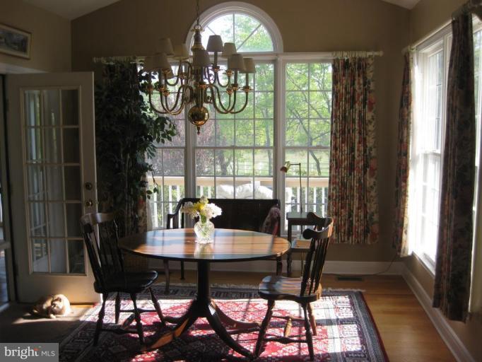 34311 Brownell Road Round Hill, VA 20141 - Photo 15 of 16 Eat/in kitchen