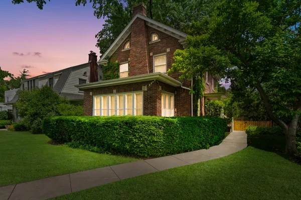 $675,000 | 938 Fair Oaks Avenue, Oak Park, IL 60302