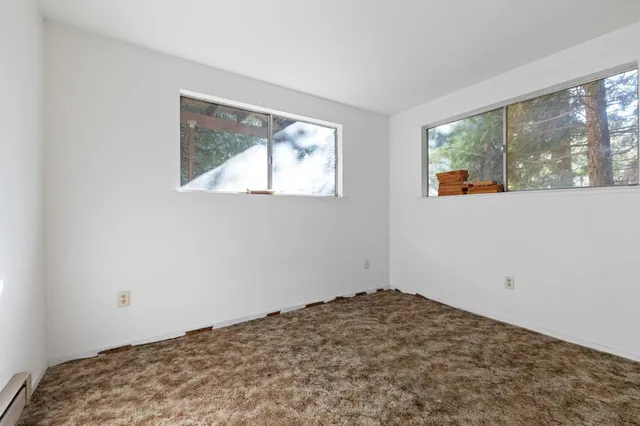 a view of empty room with window