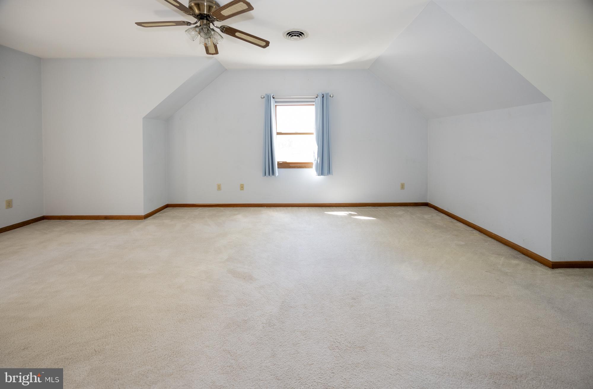 10958 Pit Road Seaford, DE 19973 - Photo 37 of 56 Spacious room with natural light.