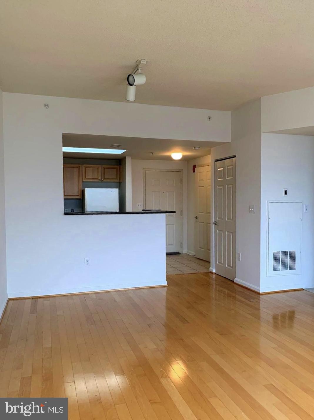 2726 Gallows Road, Unit 1502 Vienna, VA 22180 - Photo 2 of 46 Bar at kitchen for stools or a small table