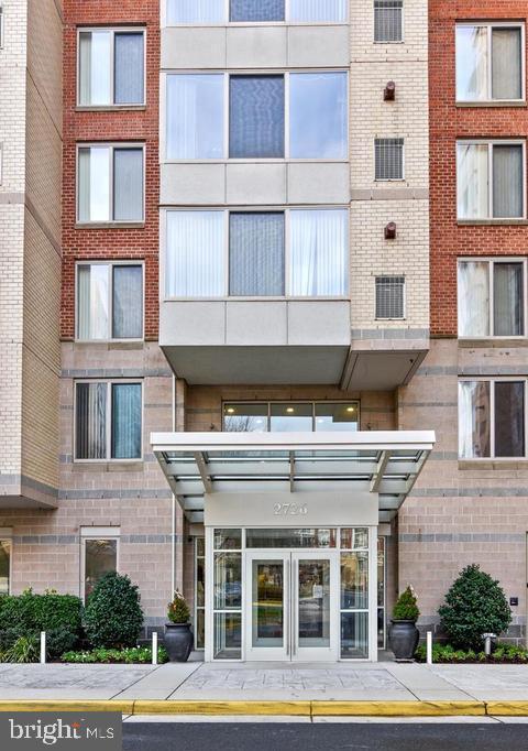 2726 Gallows Road, Unit 1502 Vienna, VA 22180 - Photo 19 of 46 The front entrance as you enter your new home!