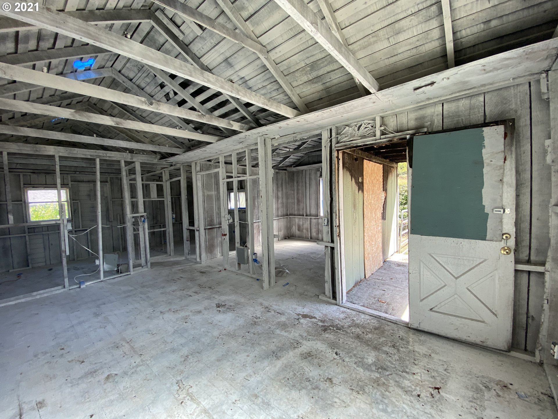 63749 Center Road Coos Bay, OR 97420 - Photo 9 of 19