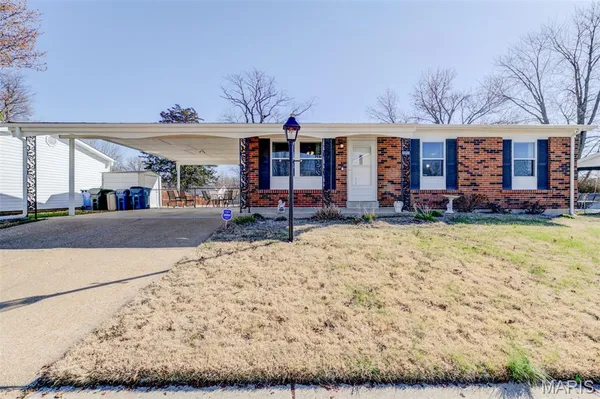 $252,900 | 2843 Glenway Drive, Maryland Heights, MO 63043