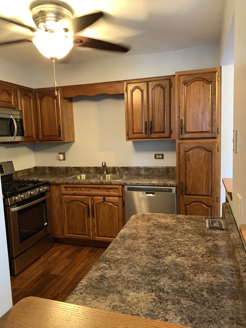 7231 Wolf Road, Unit 307 Indian Head Park, IL 60525 - Photo 13 of 32