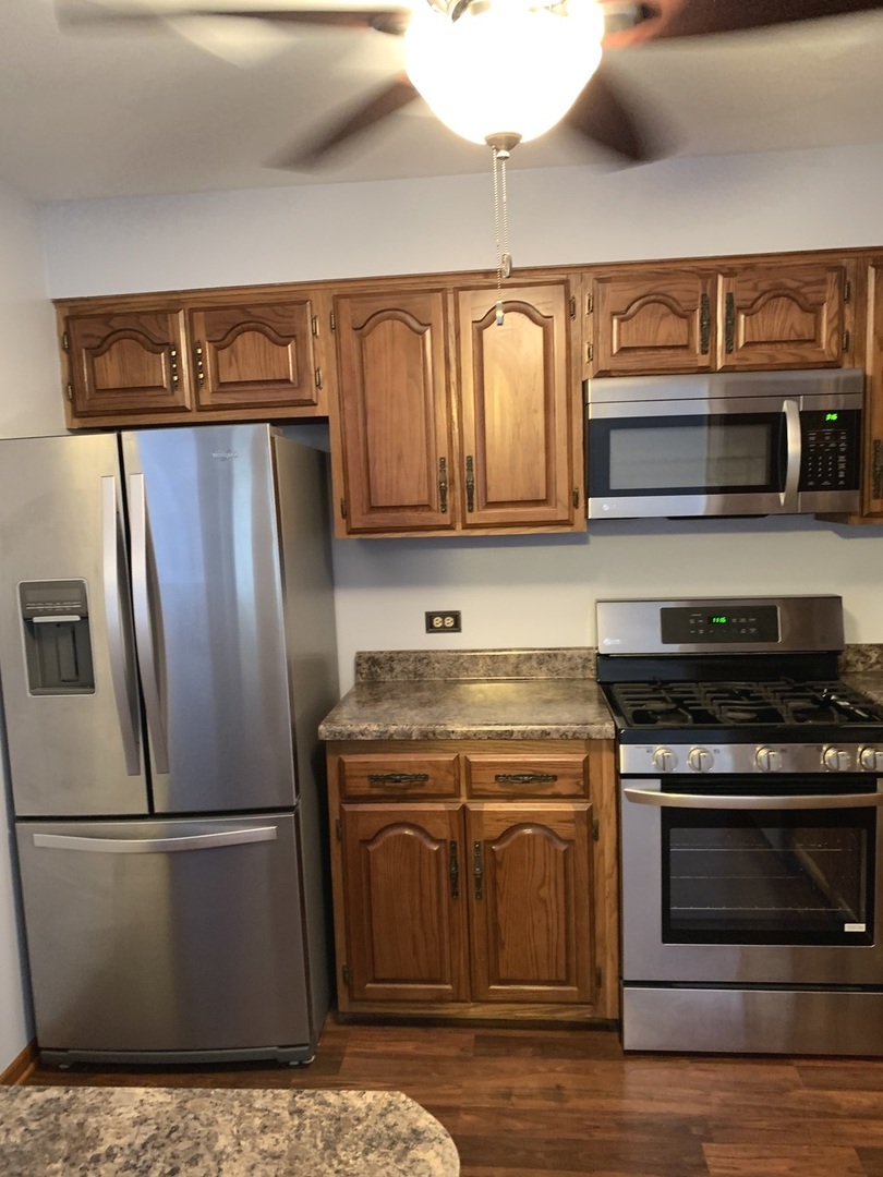 7231 Wolf Road, Unit 307 Indian Head Park, IL 60525 - Photo 15 of 32
