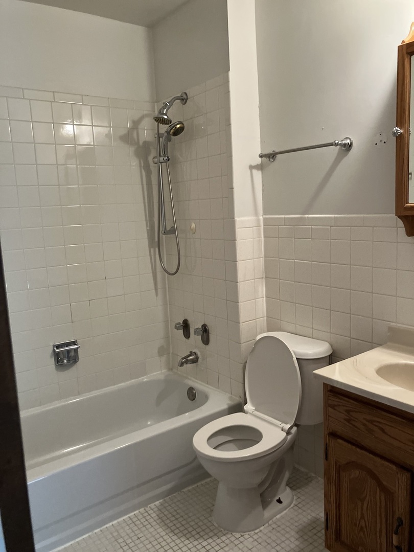 7231 Wolf Road, Unit 307 Indian Head Park, IL 60525 - Photo 23 of 32