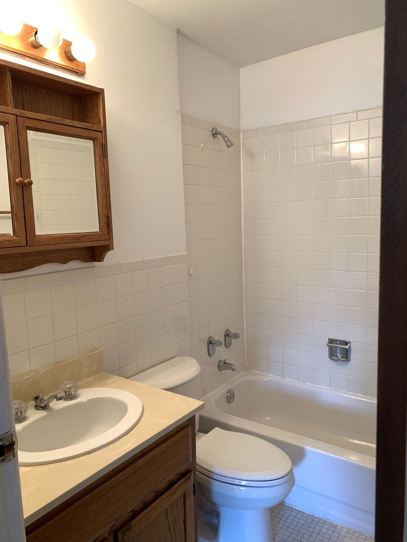 7231 Wolf Road, Unit 307 Indian Head Park, IL 60525 - Photo 24 of 32