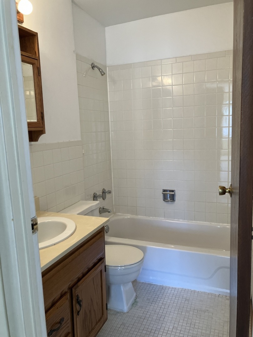 7231 Wolf Road, Unit 307 Indian Head Park, IL 60525 - Photo 25 of 32