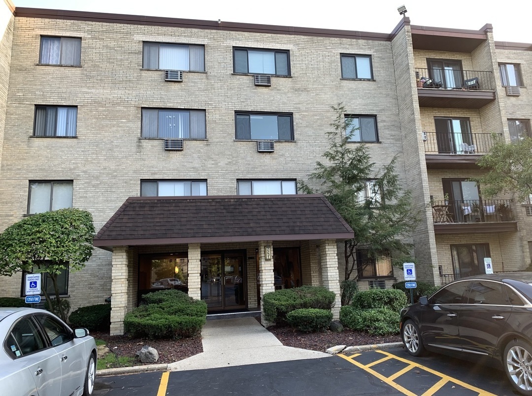 7231 Wolf Road, Unit 307 Indian Head Park, IL 60525 - Photo 3 of 32