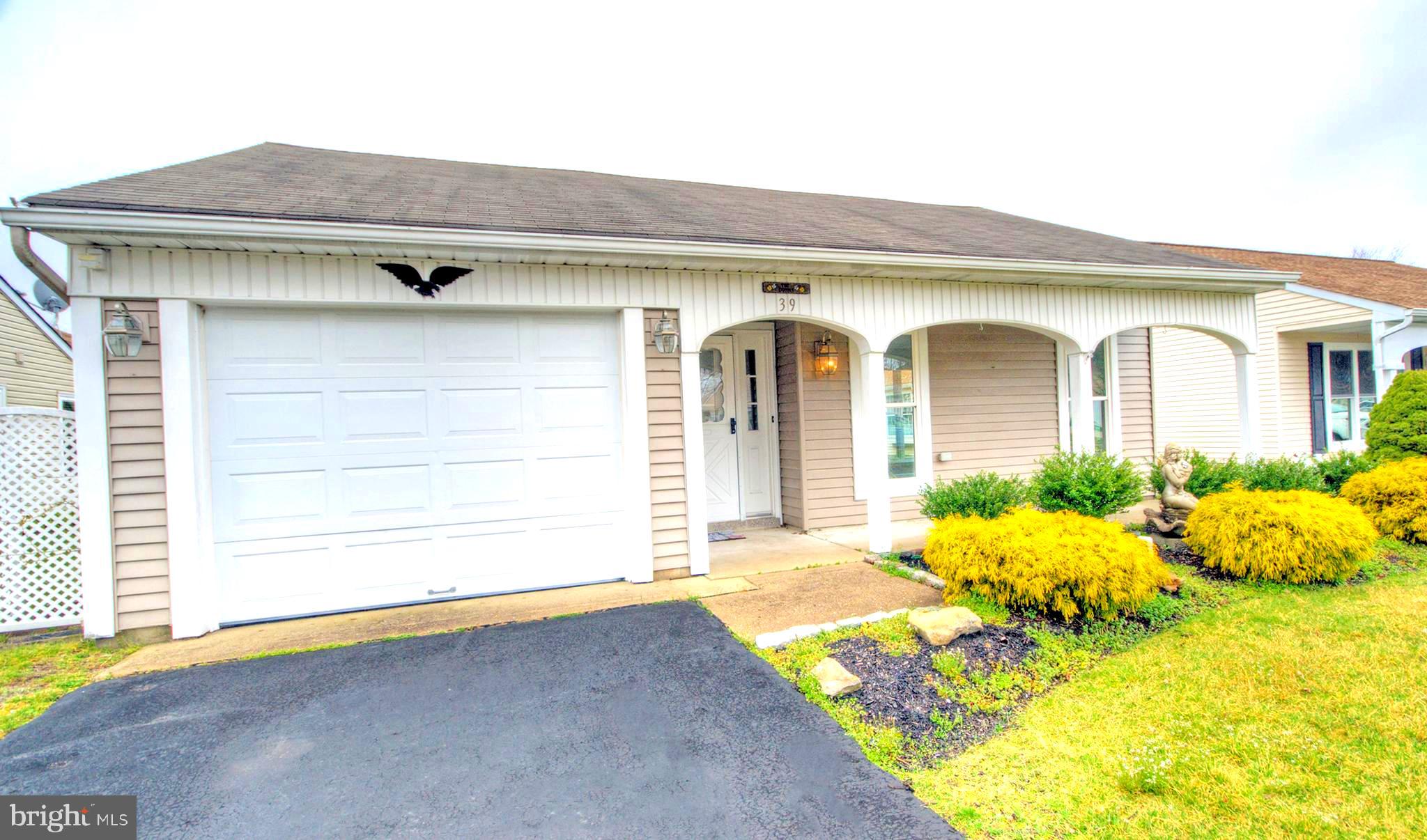 39 Stratford Road Southampton, NJ 08088 - Photo 5 of 49 Gallery Image 5