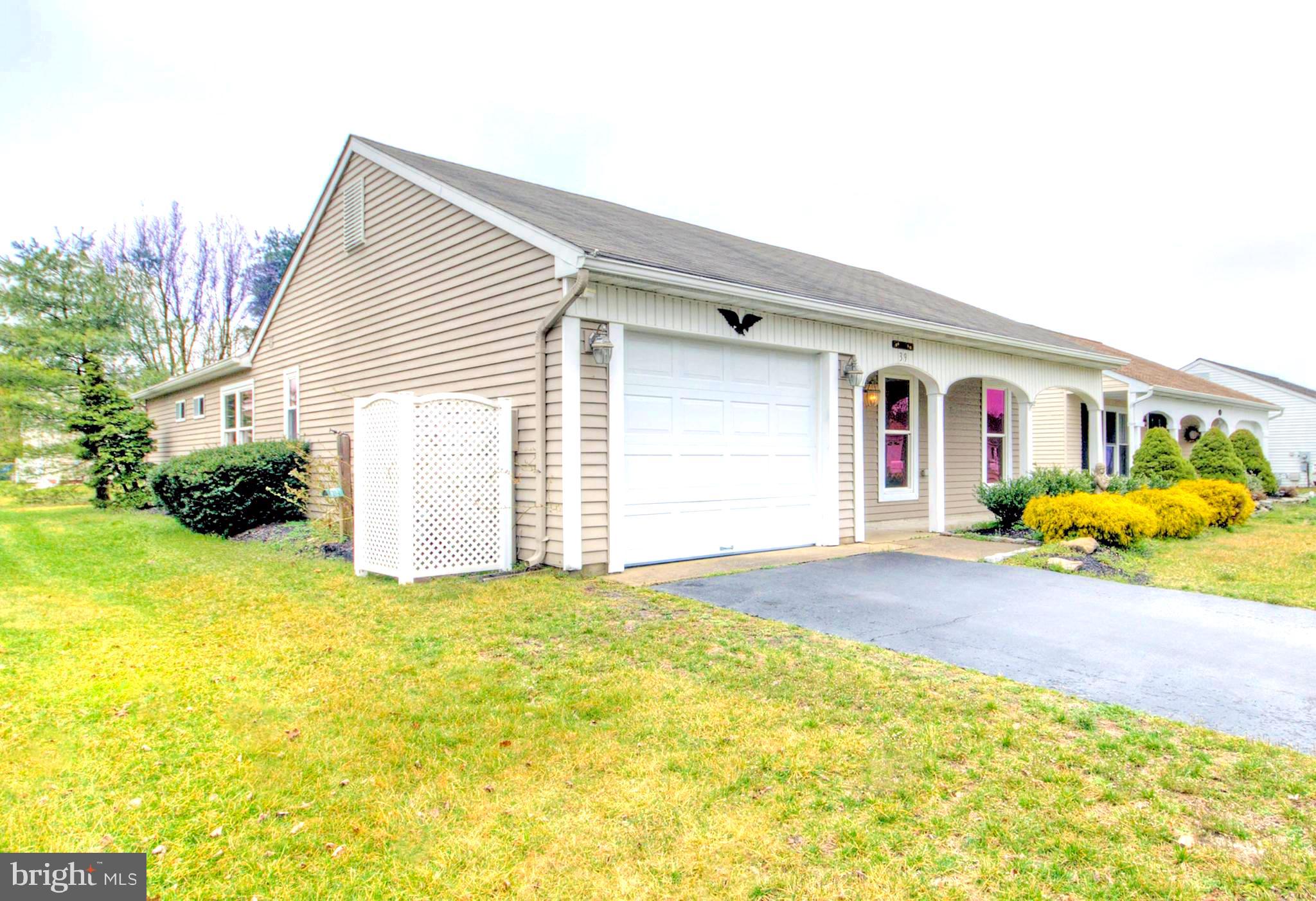 39 Stratford Road Southampton, NJ 08088 - Photo 7 of 49 Gallery Image 7