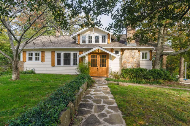 $1,100,000 | 117 South Bragg Avenue, Lookout Mountain, TN 37350