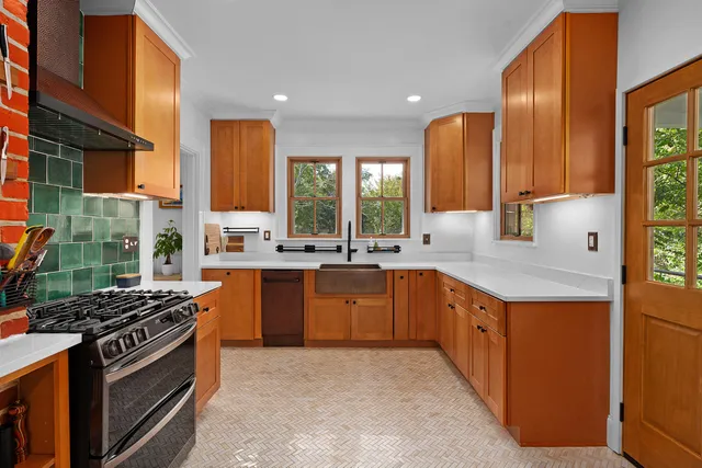 $995,000 | 117 South Bragg Avenue, Lookout Mountain, TN 37350