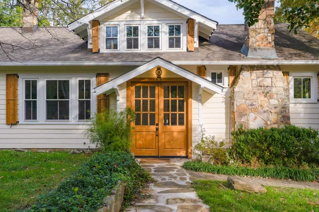 $995,000 | 117 South Bragg Avenue, Lookout Mountain, TN 37350