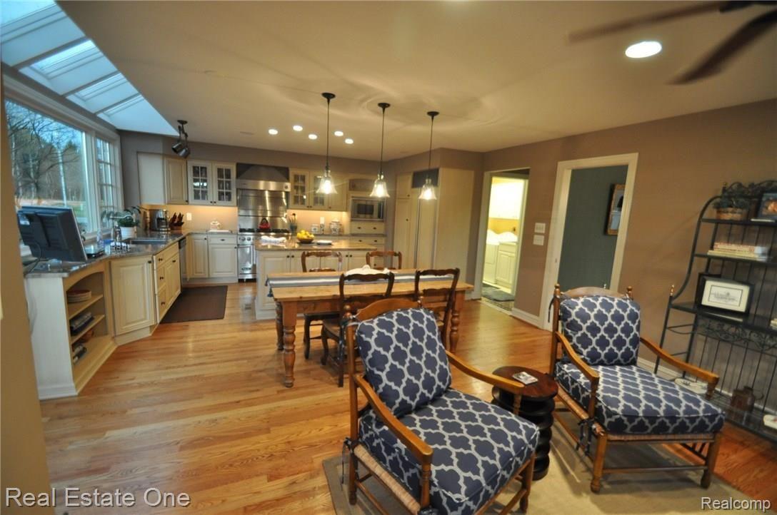 6360 Peach Tree Court Rochester, MI 48306 - Photo 14 of 55 12.JPG