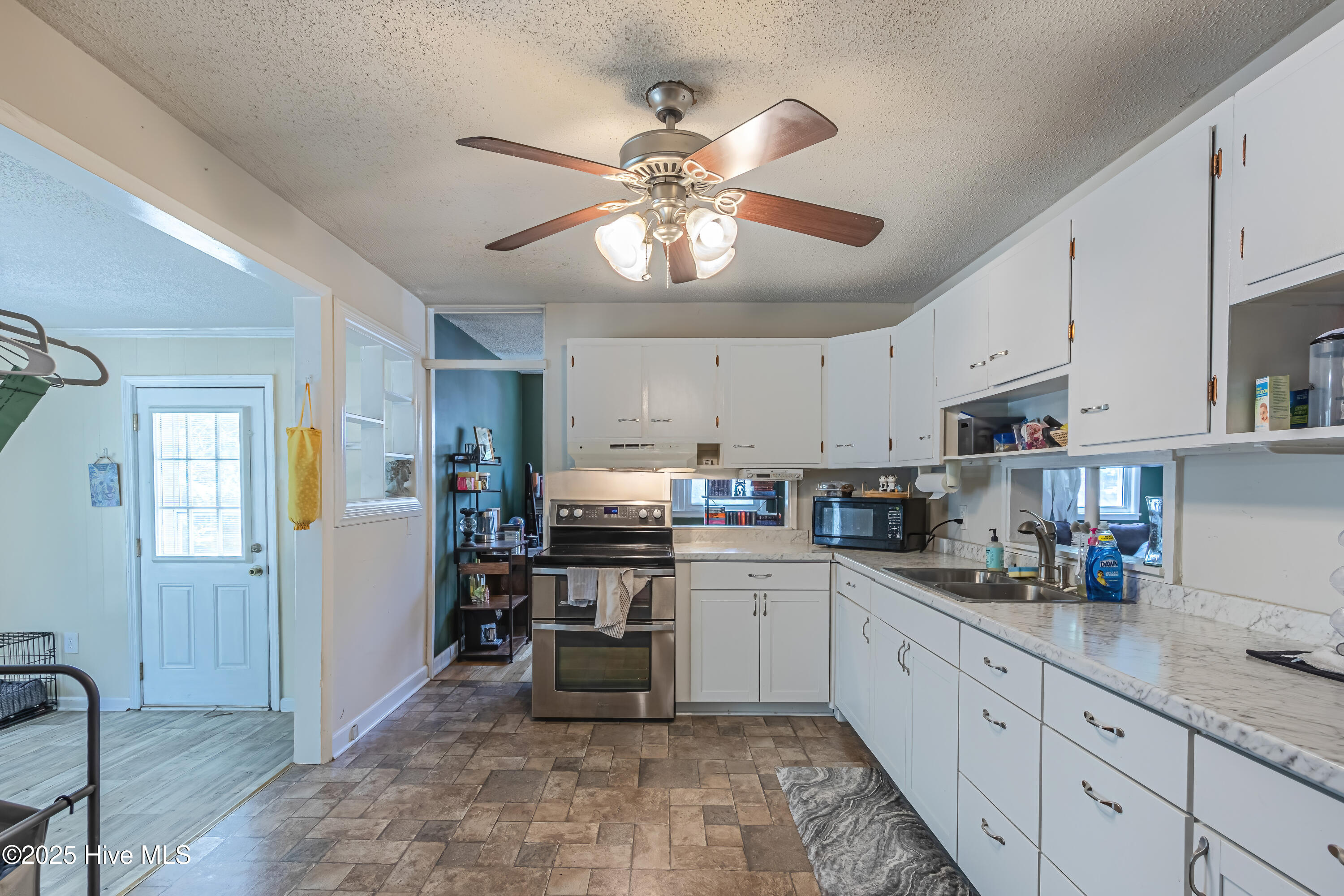 602 Aztee Road Jacksonville, NC 28540 - Photo 11 of 61 Kitchen